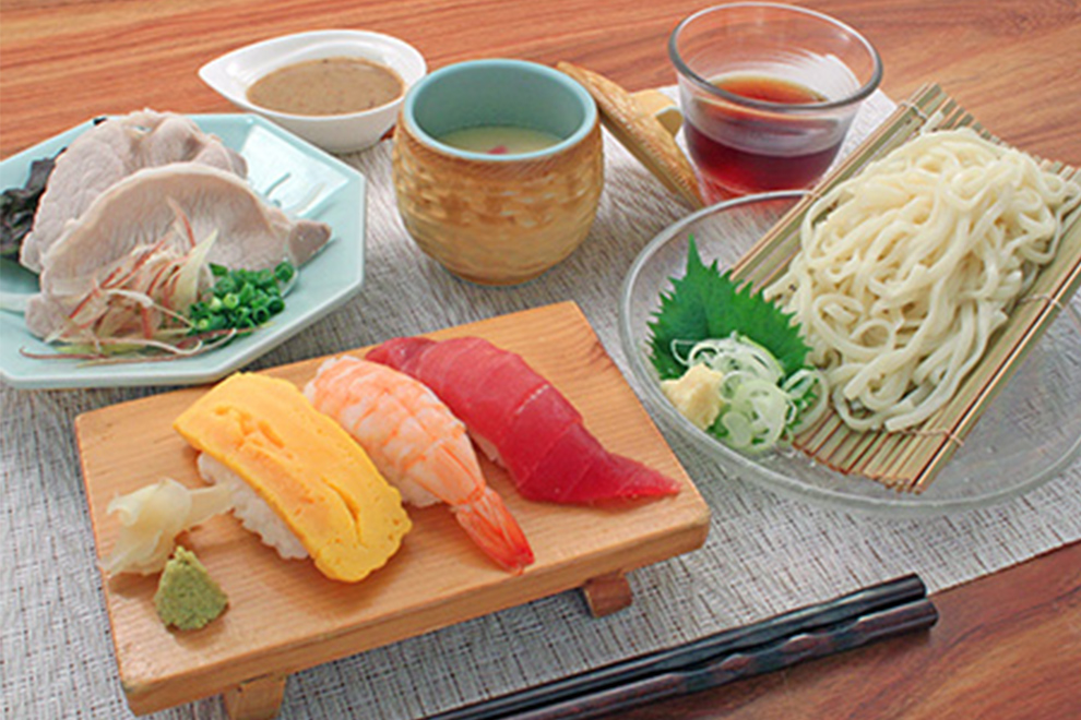 握りずしと冷うどんセット